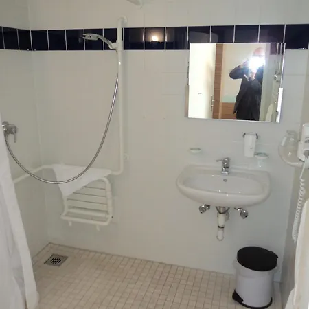 Willow Restaurant Hotel 4*